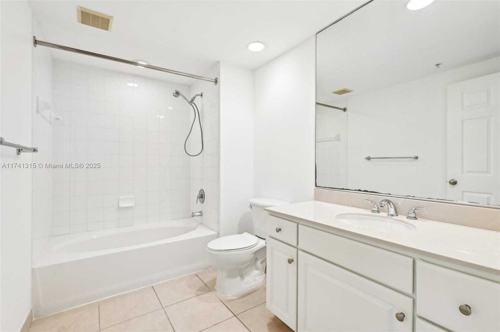 Small Image of 2000 NORTH BAYSHORE DR #304, Miami Number 17