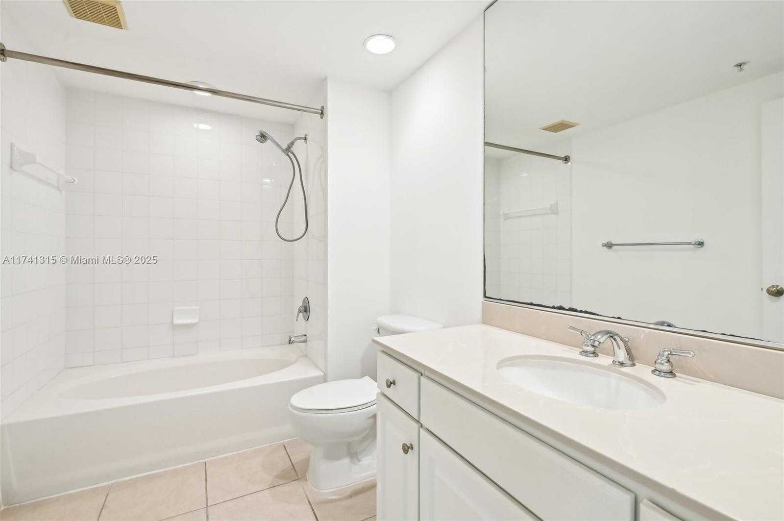 Small Image of 2000 NORTH BAYSHORE DR #304, Miami Number 18