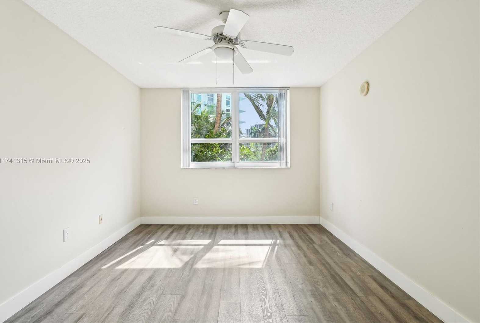 Small Image of 2000 NORTH BAYSHORE DR #304, Miami Number 20