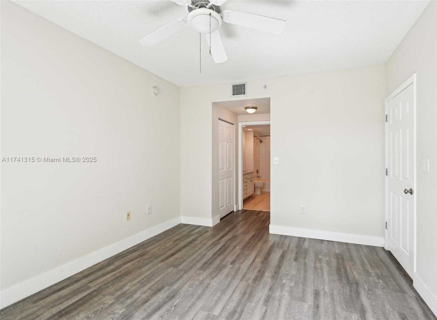 Small Image of 2000 NORTH BAYSHORE DR #304, Miami Number 21
