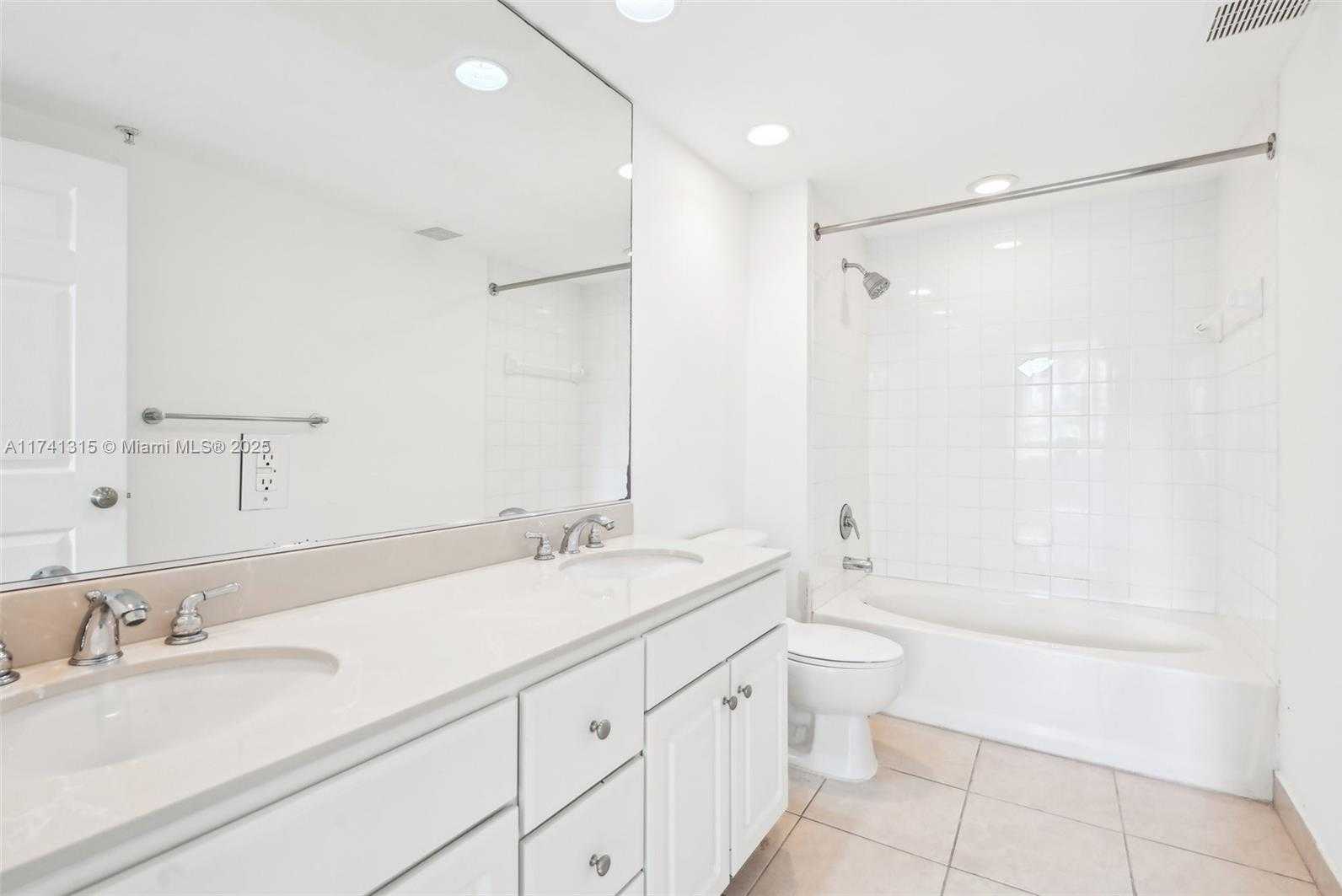 Small Image of 2000 NORTH BAYSHORE DR #304, Miami Number 24