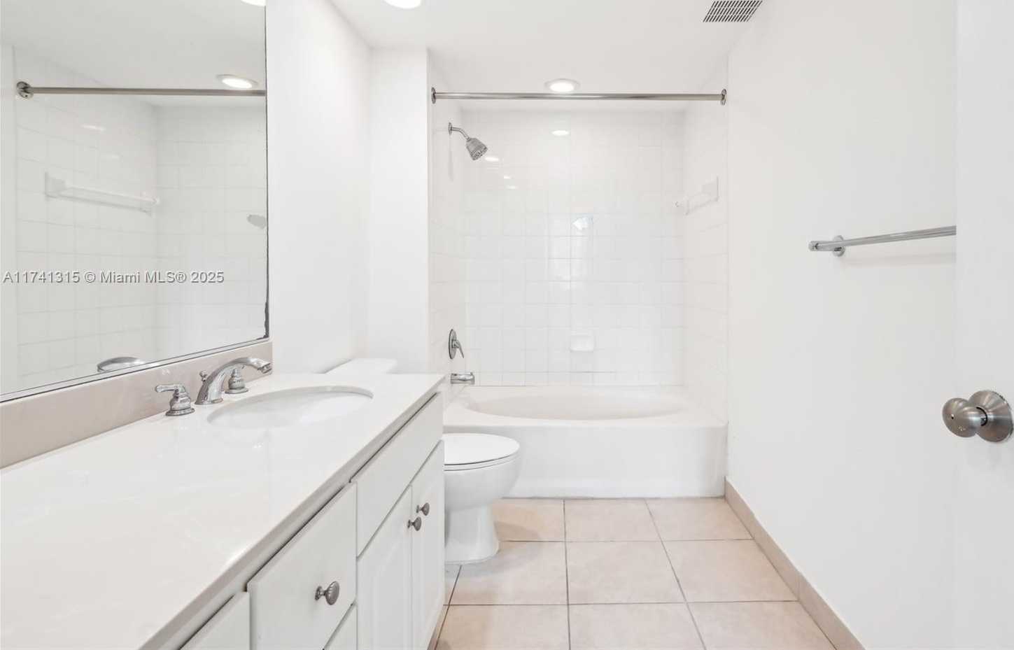 Small Image of 2000 NORTH BAYSHORE DR #304, Miami Number 25