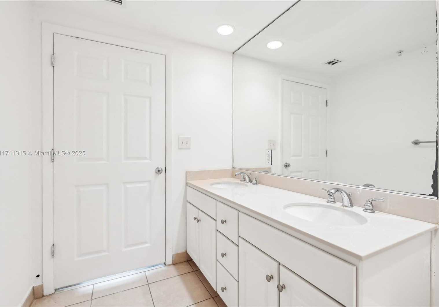 Small Image of 2000 NORTH BAYSHORE DR #304, Miami Number 26