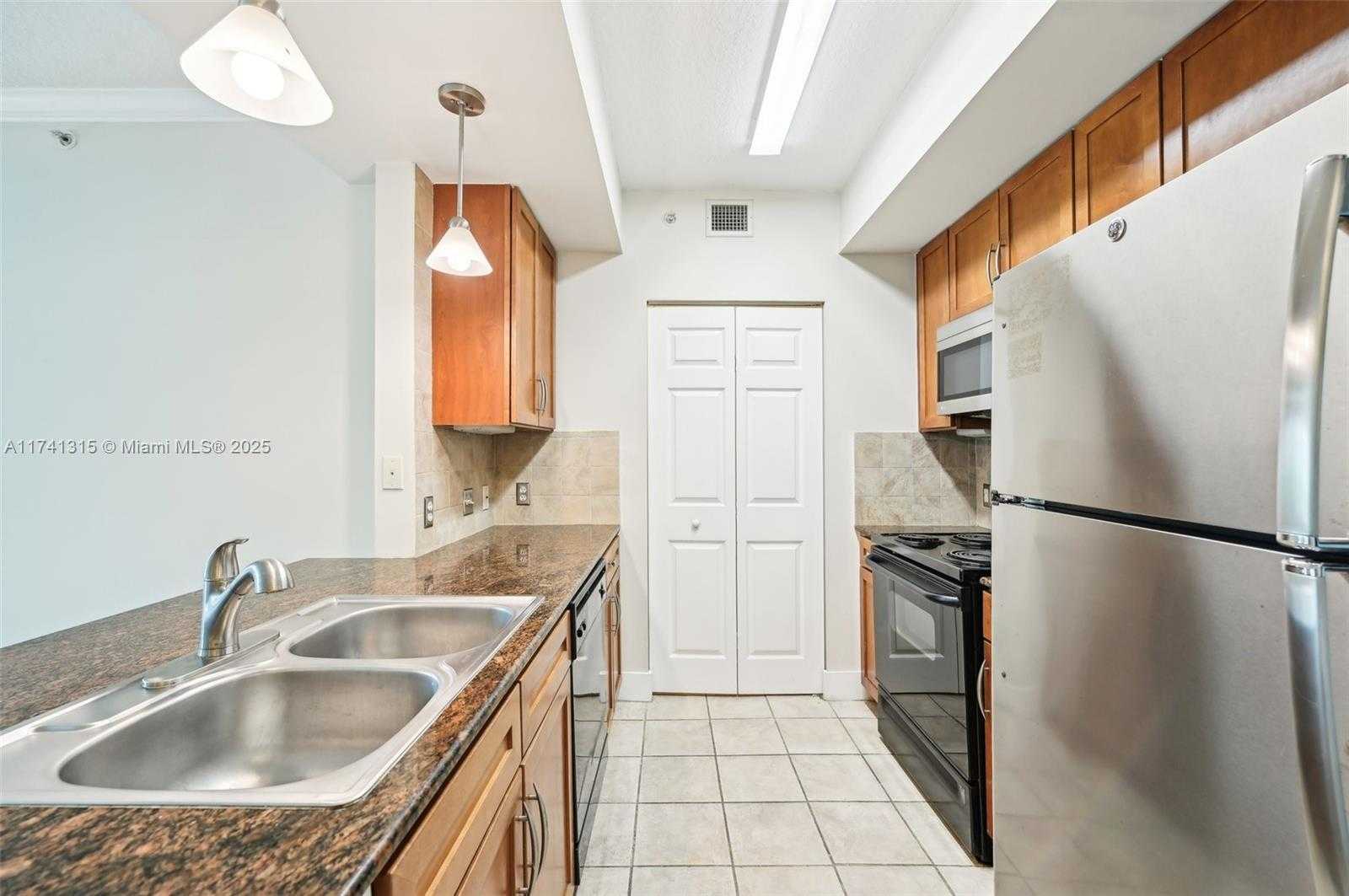 Small Image of 2000 NORTH BAYSHORE DR #304, Miami Number 5