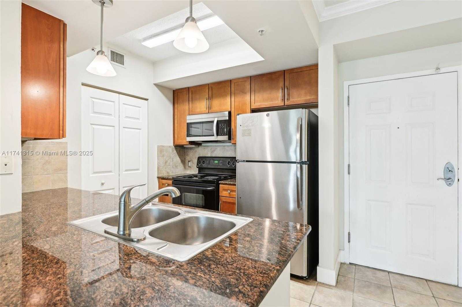 Small Image of 2000 NORTH BAYSHORE DR #304, Miami Number 6