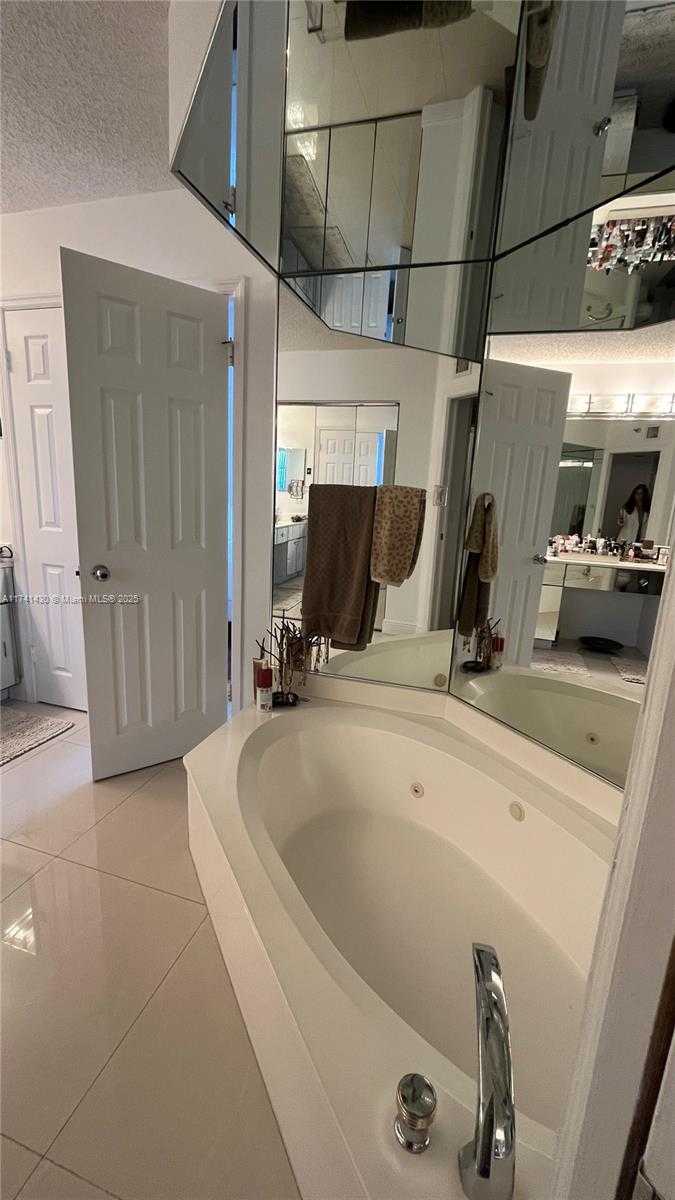 Small Image of 3500 MYSTIC POINTE DR #1405, Aventura Number 15