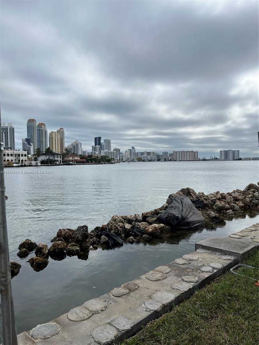 Small Image of 3500 MYSTIC POINTE DR #1405, Aventura Number 32