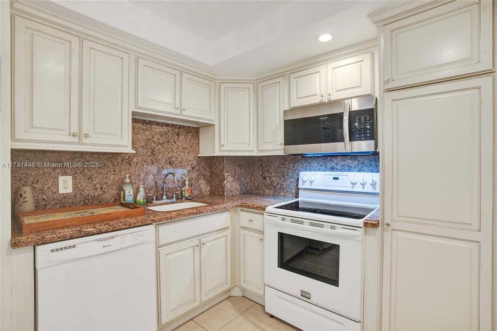 Small Image of 5005 COLLINS AVE #707, Miami Beach Number 37