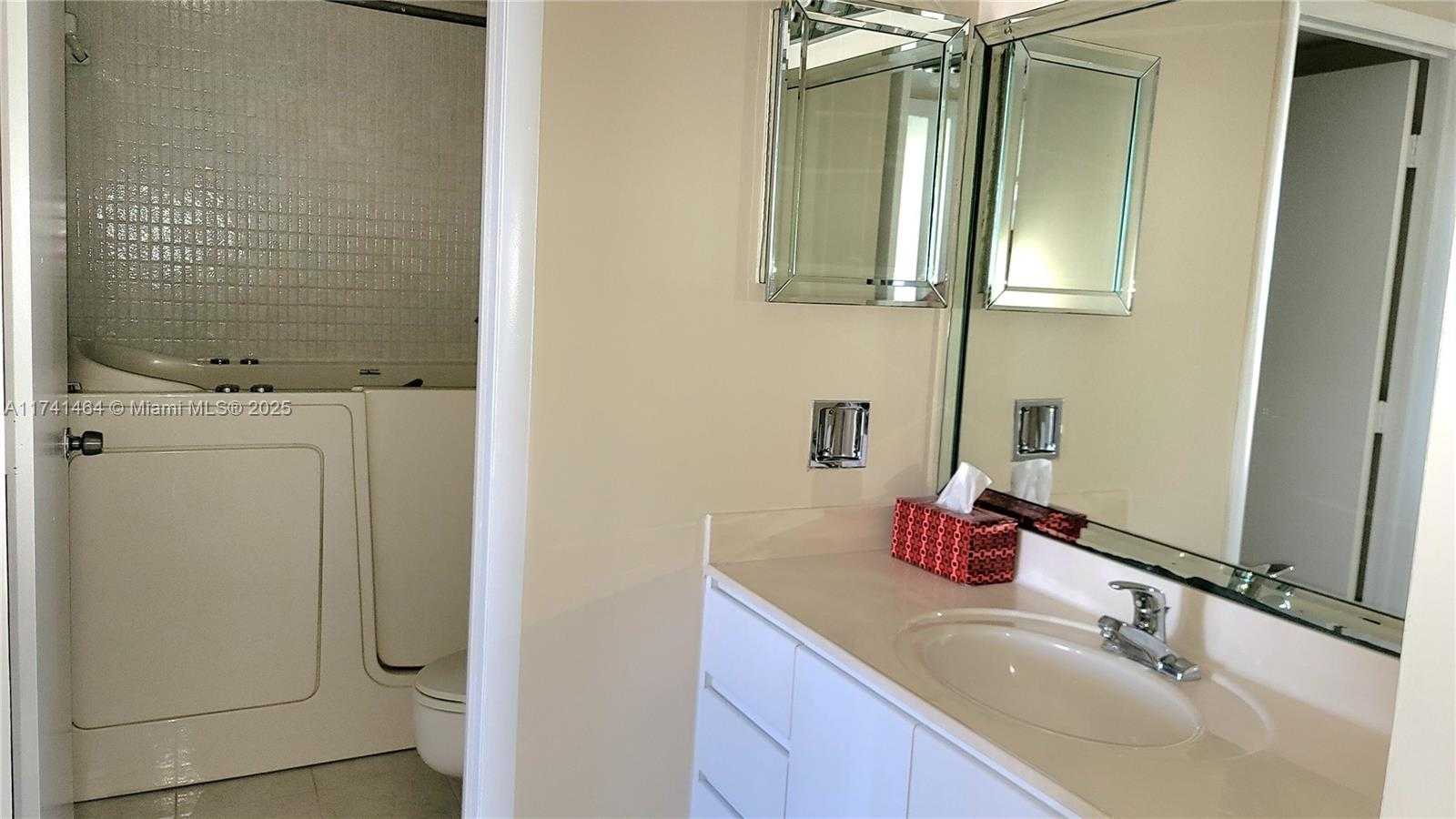 Small Image of 20100 WEST COUNTRY CLUB DR #809, Aventura Number 16