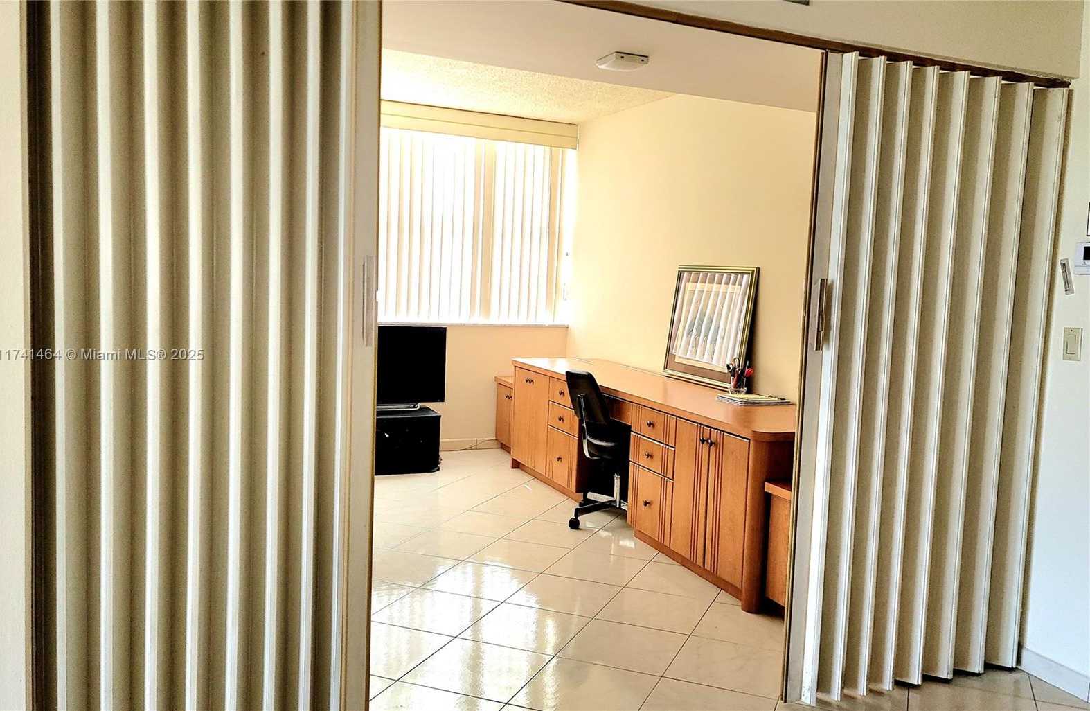 Small Image of 20100 WEST COUNTRY CLUB DR #809, Aventura Number 19