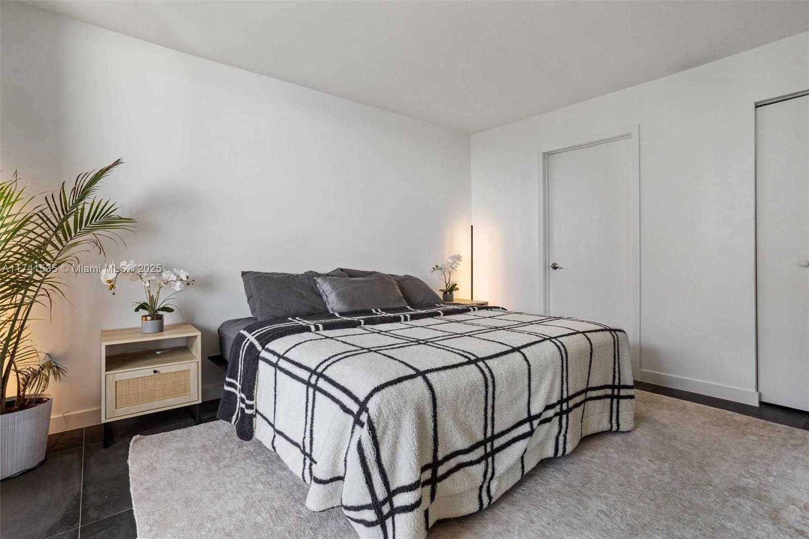 Small Image of 540 BRICKELL KEY DR #1519, Miami Number 19