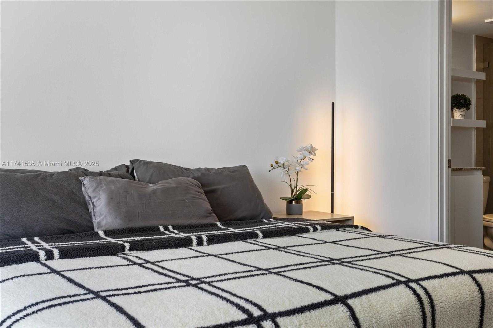 Small Image of 540 BRICKELL KEY DR #1519, Miami Number 22