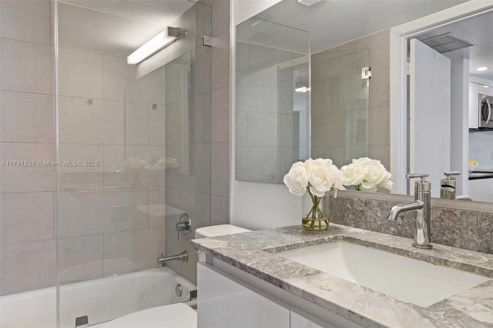 Small Image of 540 BRICKELL KEY DR #1519, Miami Number 25