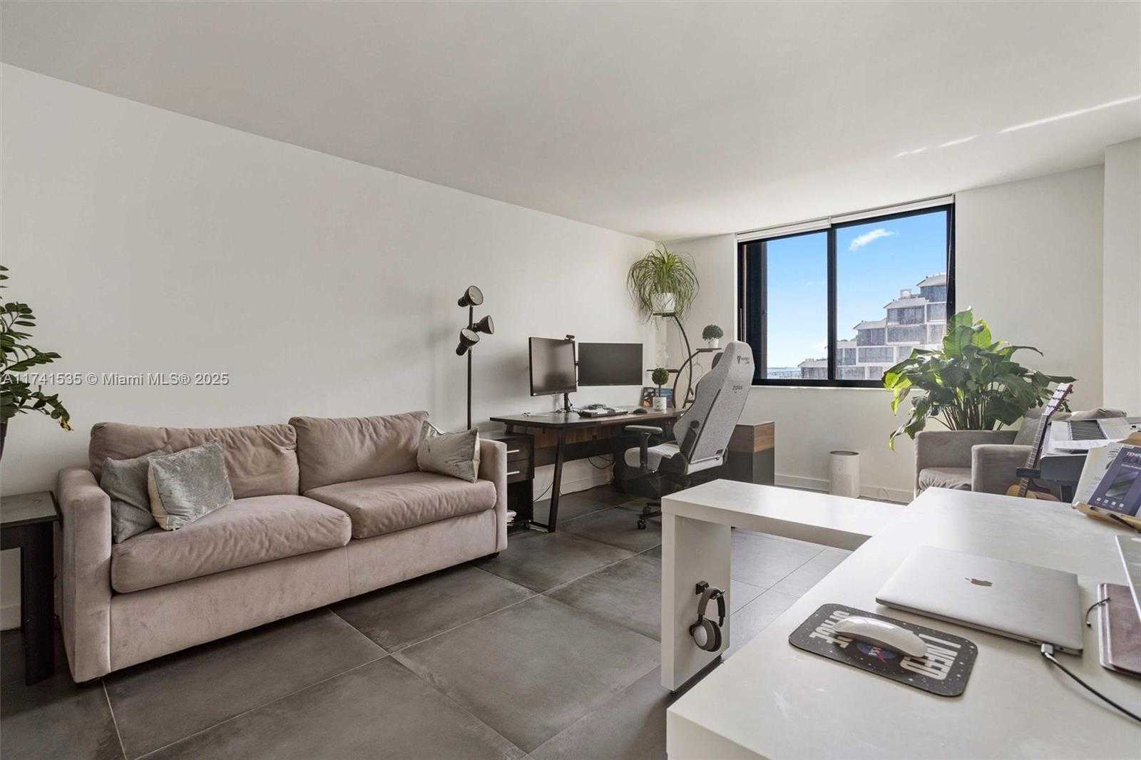 Small Image of 540 BRICKELL KEY DR #1519, Miami Number 26
