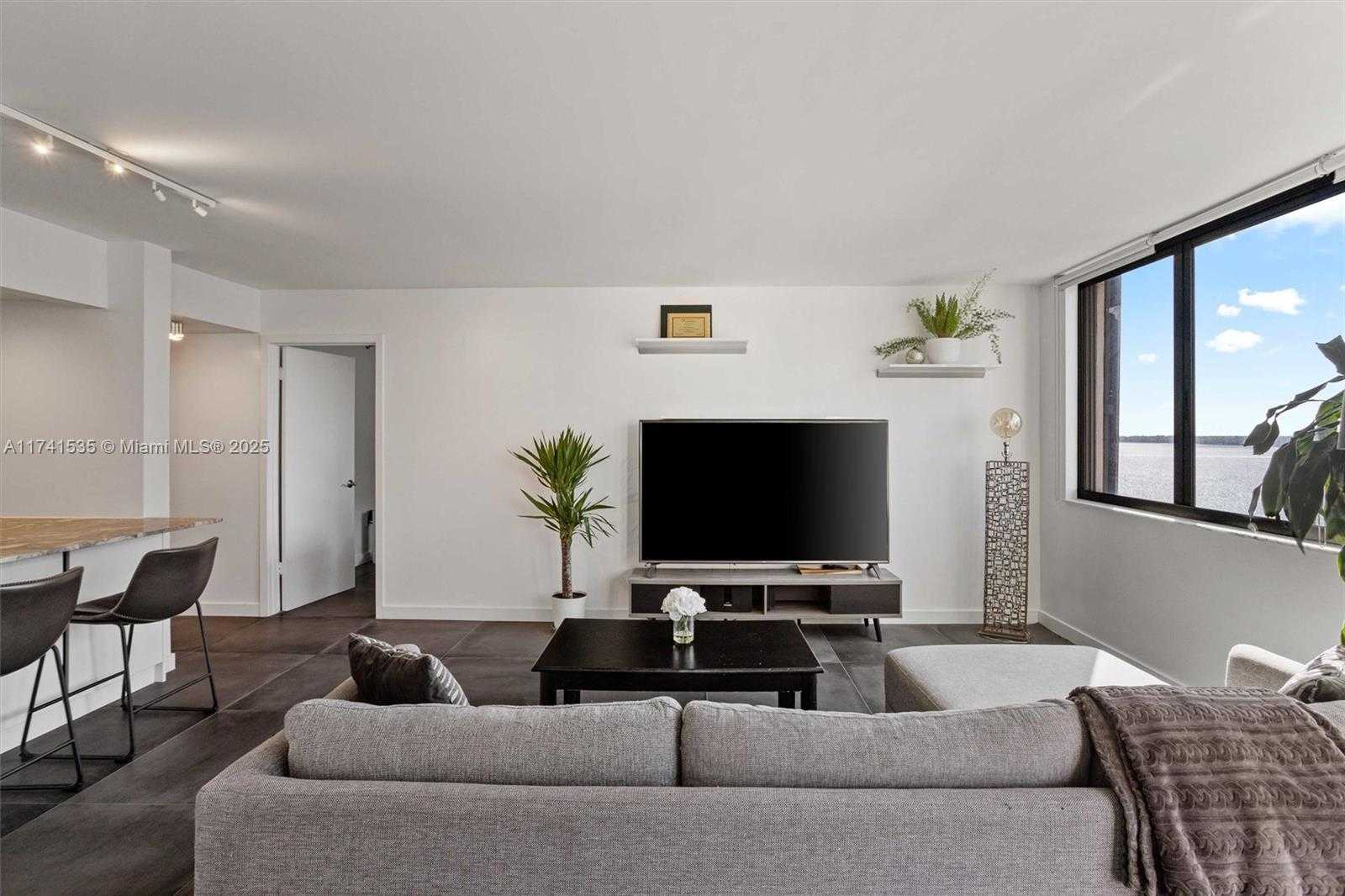 Small Image of 540 BRICKELL KEY DR #1519, Miami Number 3