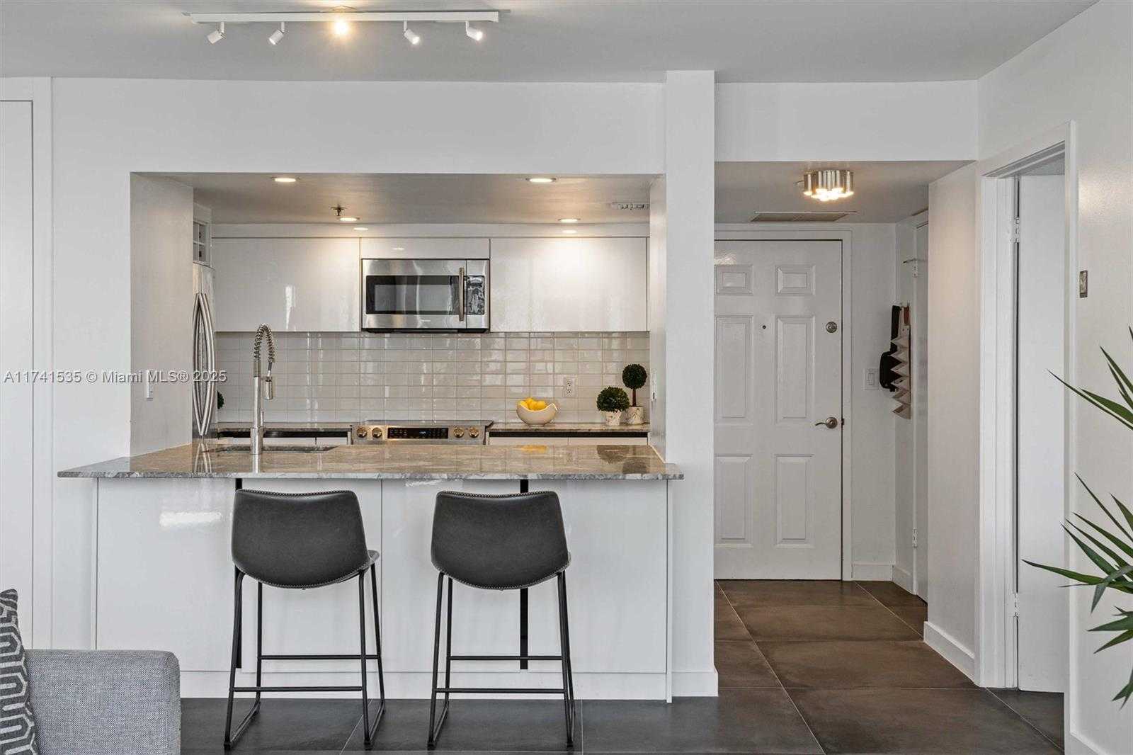 Small Image of 540 BRICKELL KEY DR #1519, Miami Number 7