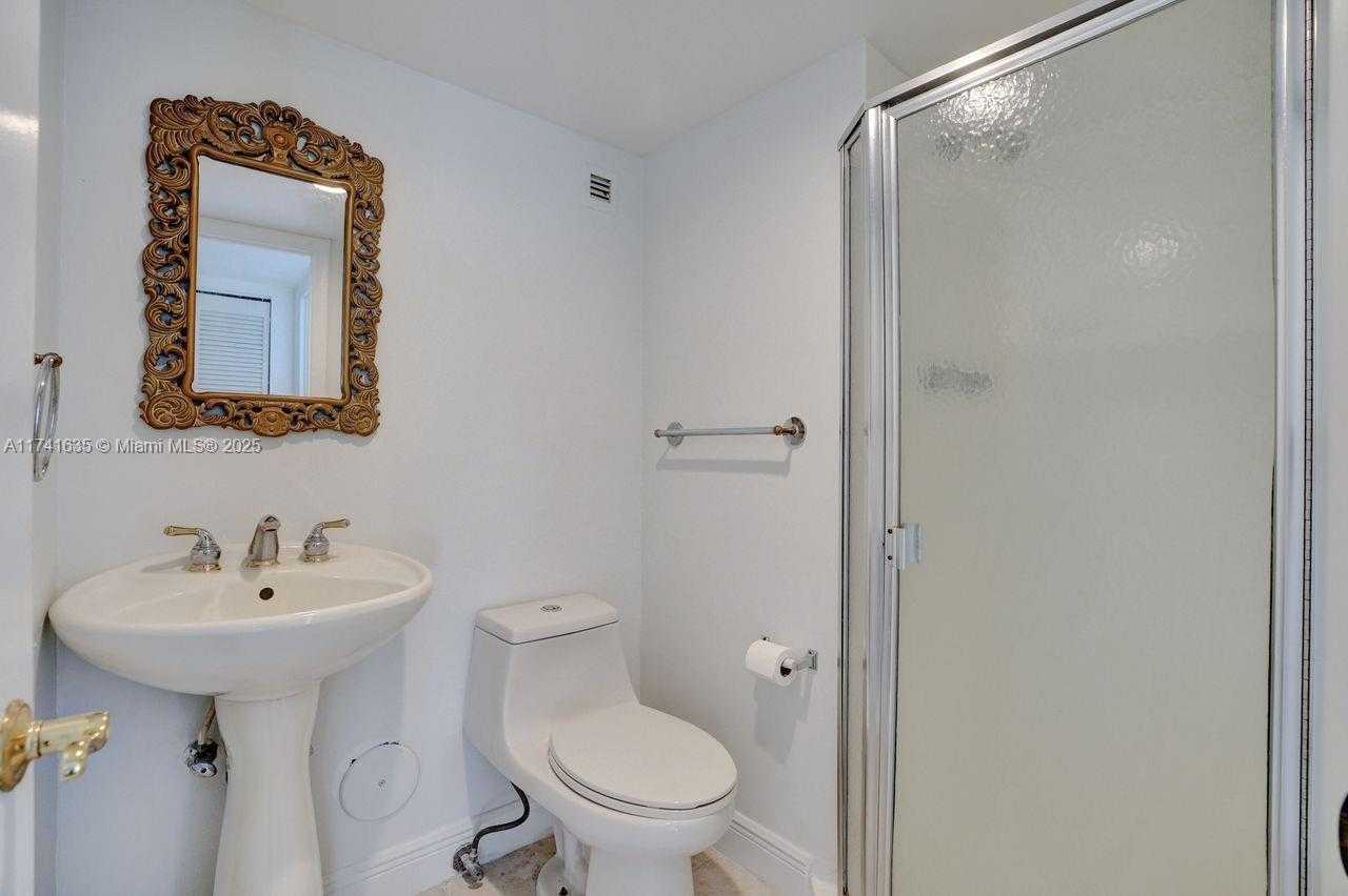 Small Image of 1450 BRICKELL BAY DR #503, Miami Number 14