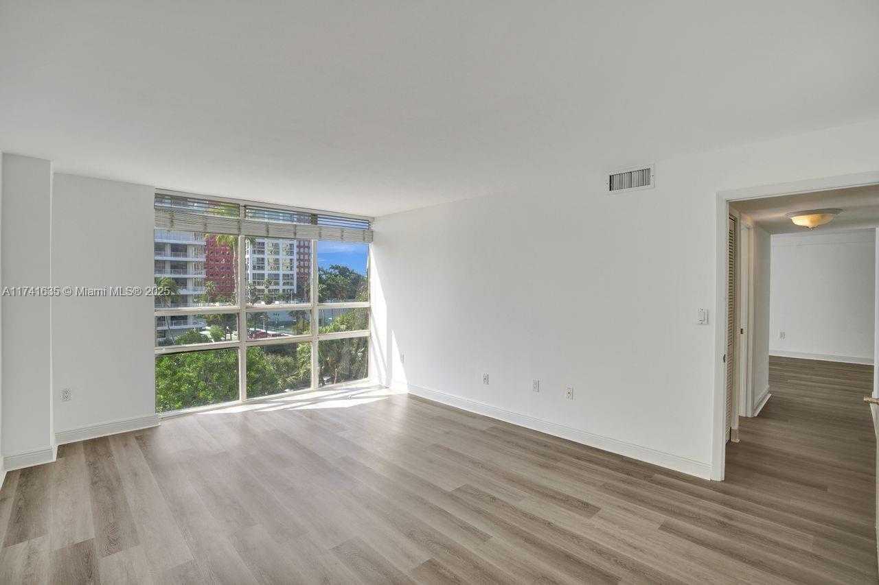 Small Image of 1450 BRICKELL BAY DR #503, Miami Number 16