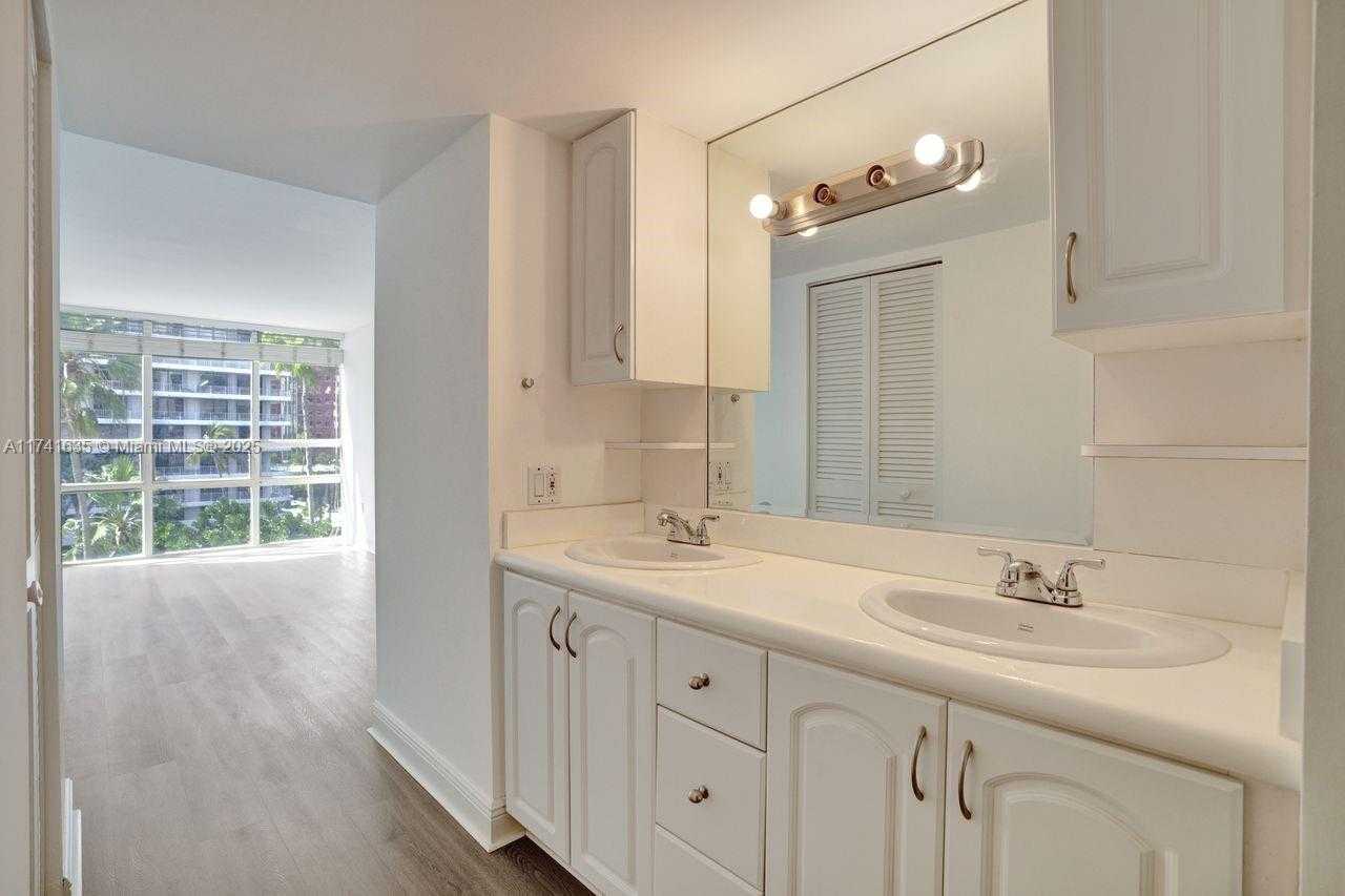 Small Image of 1450 BRICKELL BAY DR #503, Miami Number 22
