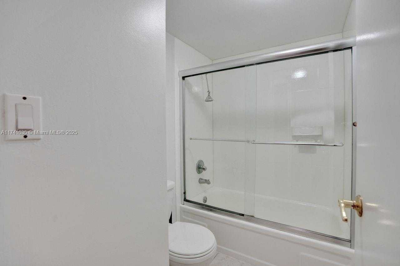 Small Image of 1450 BRICKELL BAY DR #503, Miami Number 23