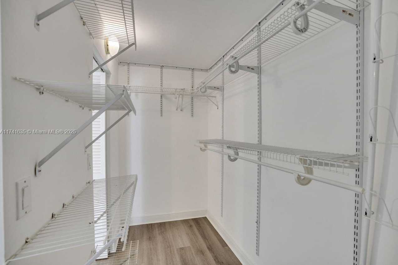 Small Image of 1450 BRICKELL BAY DR #503, Miami Number 25