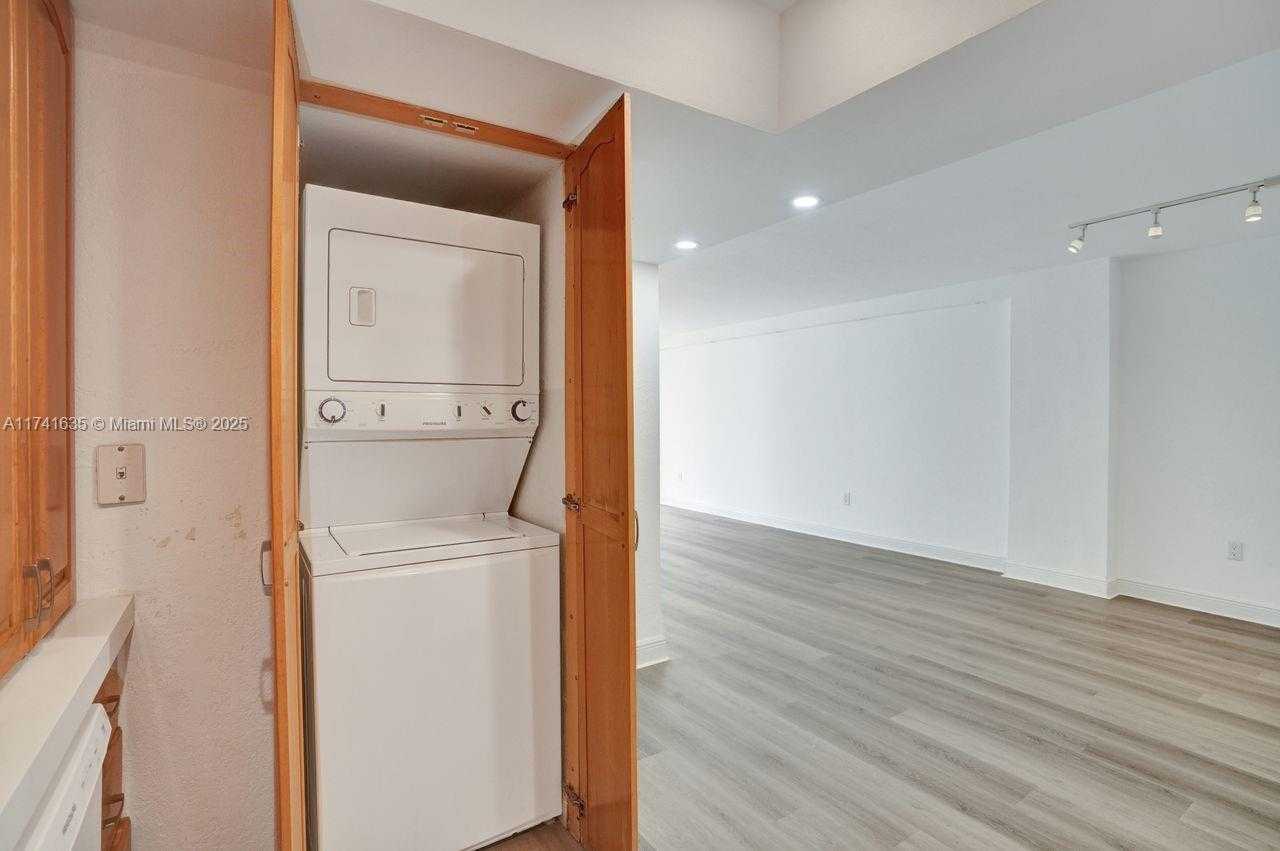 Small Image of 1450 BRICKELL BAY DR #503, Miami Number 32