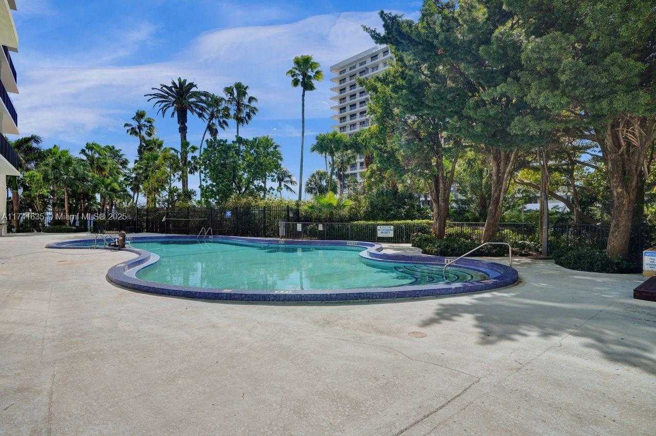 Small Image of 1450 BRICKELL BAY DR #503, Miami Number 37