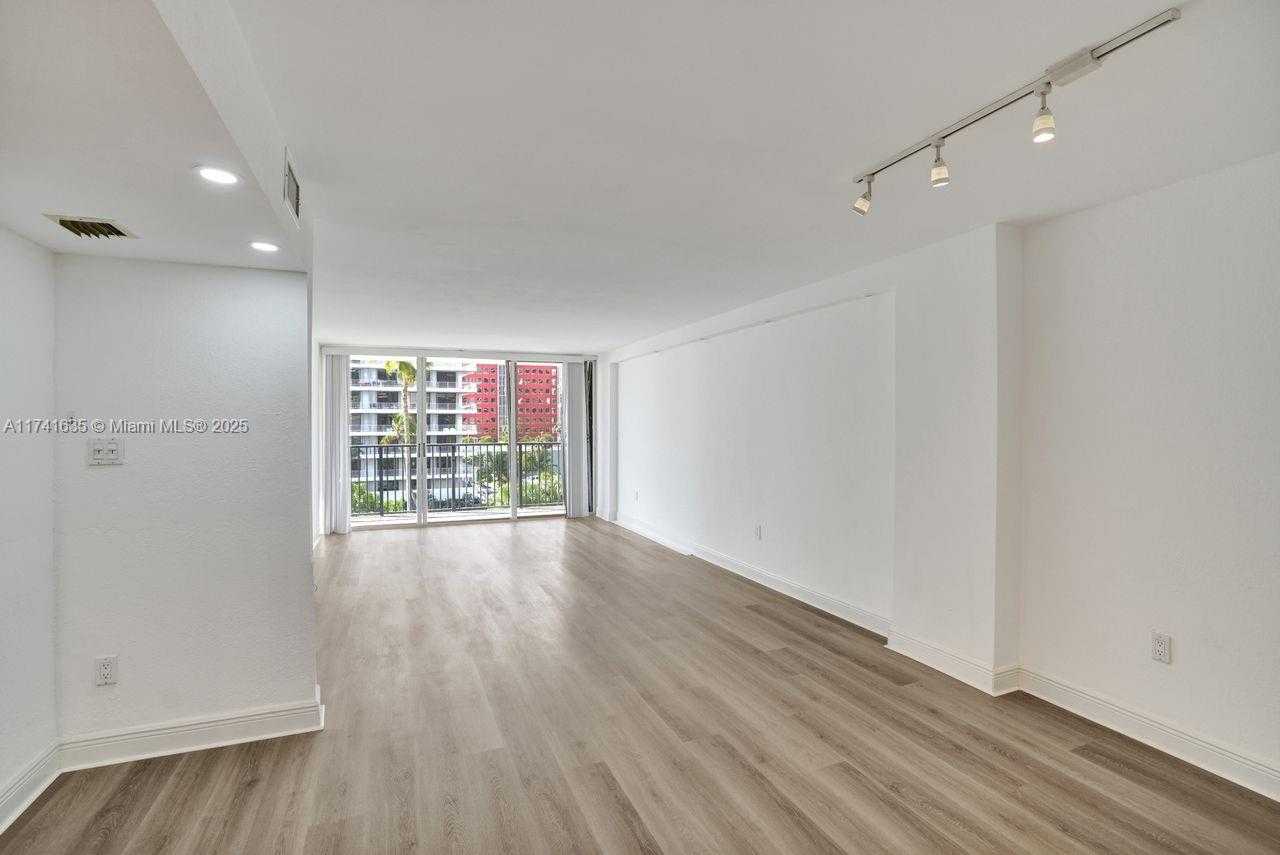 Small Image of 1450 BRICKELL BAY DR #503, Miami Number 4