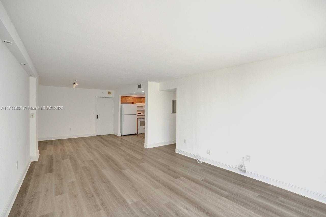 Small Image of 1450 BRICKELL BAY DR #503, Miami Number 6