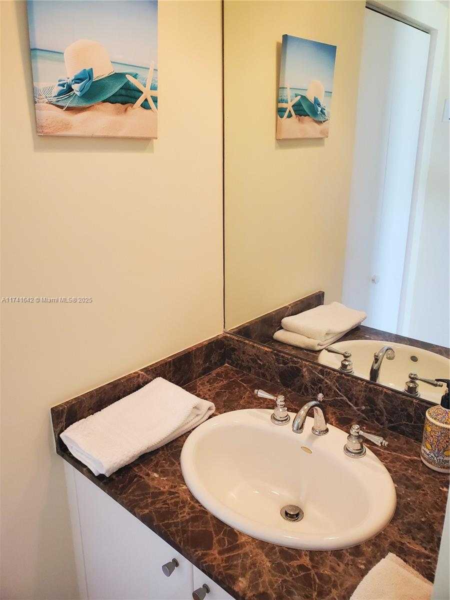 Small Image of 17555 COLLINS AVE #BC2, Sunny Isles Beach Number 5
