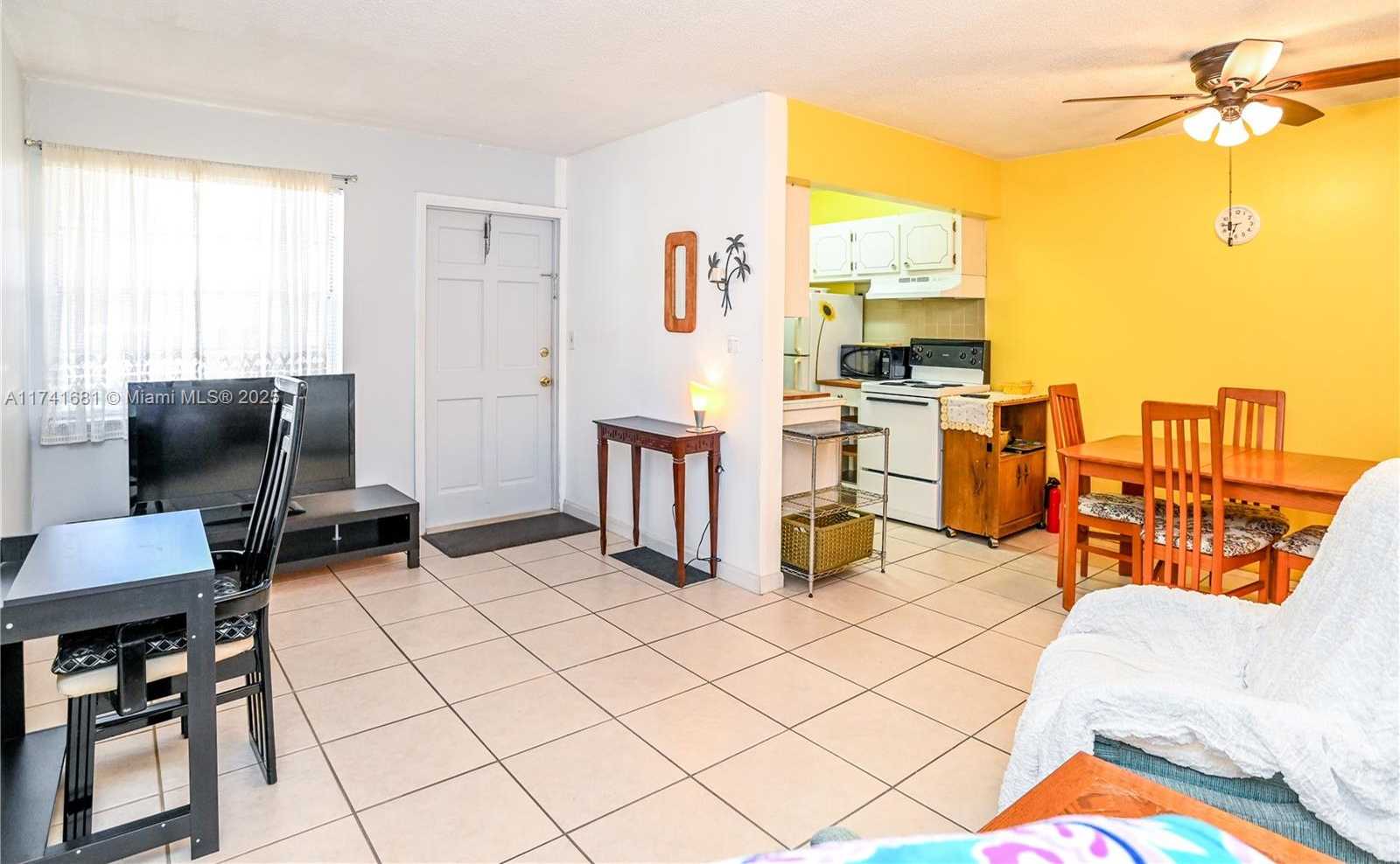 Small Image of 2145 PIERCE ST #102, Hollywood Number 12