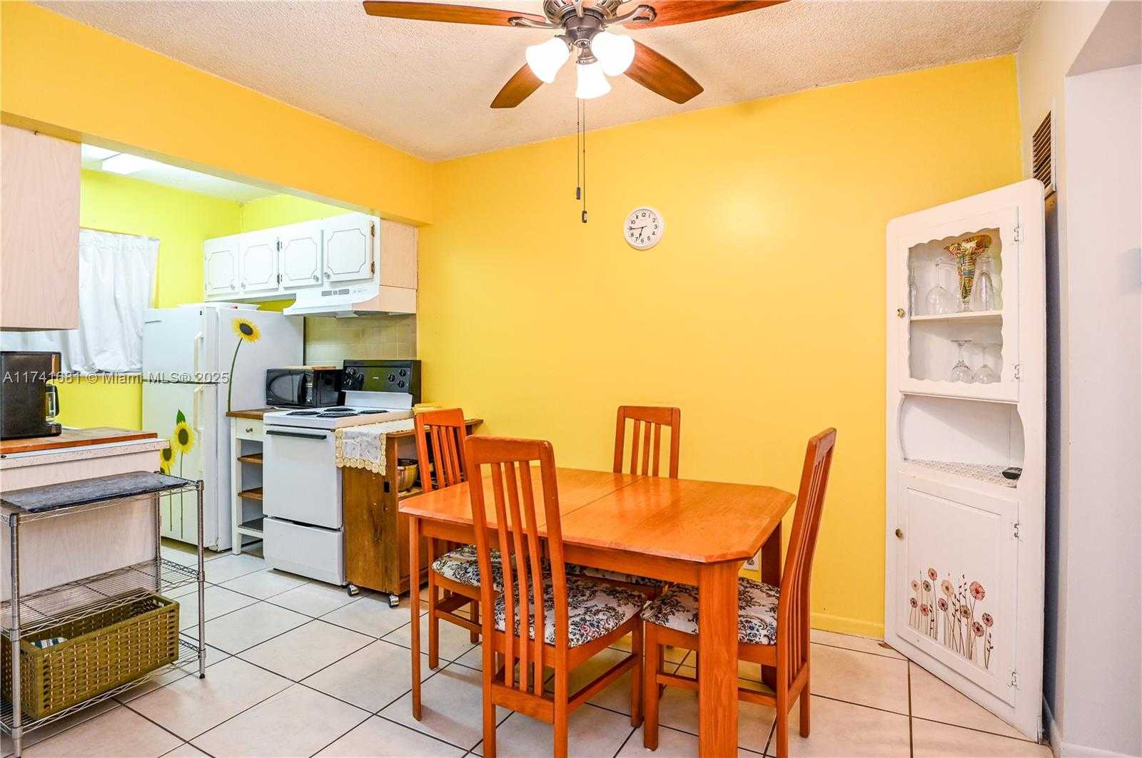 Small Image of 2145 PIERCE ST #102, Hollywood Number 13