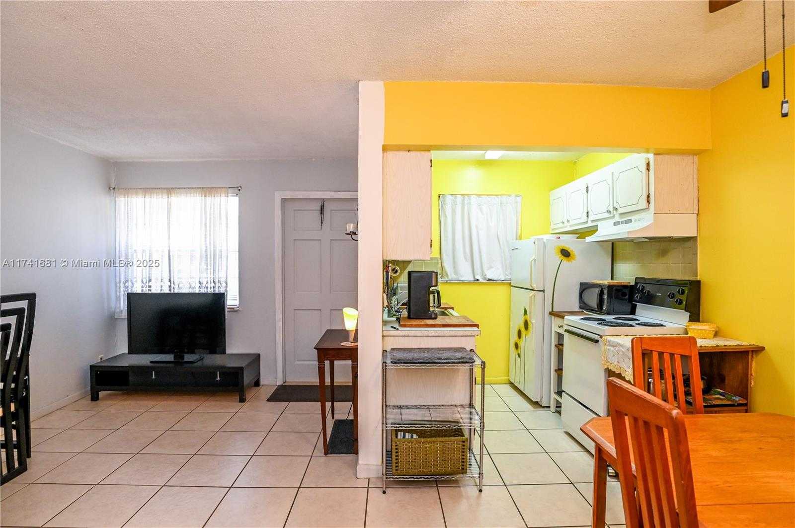Small Image of 2145 PIERCE ST #102, Hollywood Number 14