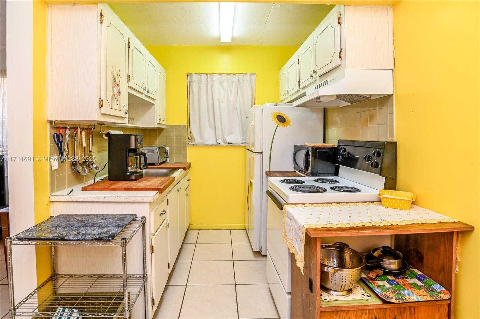 Small Image of 2145 PIERCE ST #102, Hollywood Number 15