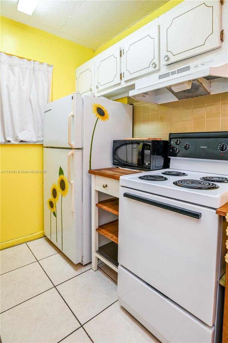 Small Image of 2145 PIERCE ST #102, Hollywood Number 17