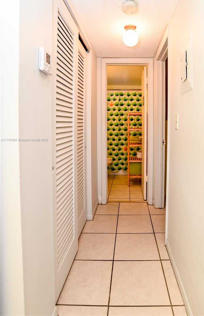 Small Image of 2145 PIERCE ST #102, Hollywood Number 18