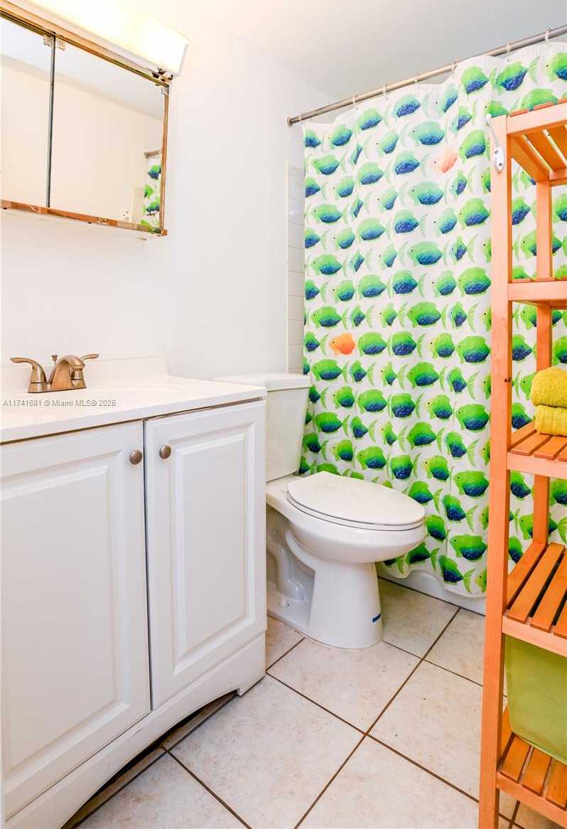 Small Image of 2145 PIERCE ST #102, Hollywood Number 19