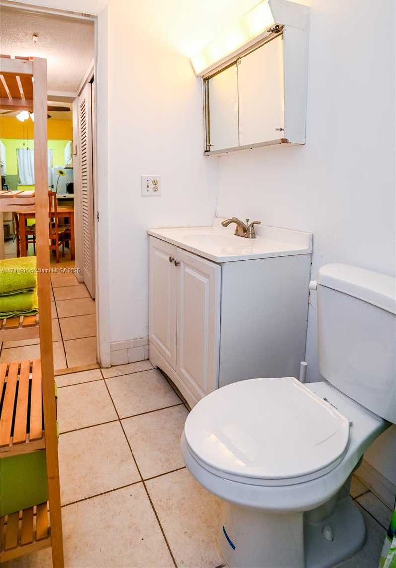 Small Image of 2145 PIERCE ST #102, Hollywood Number 20