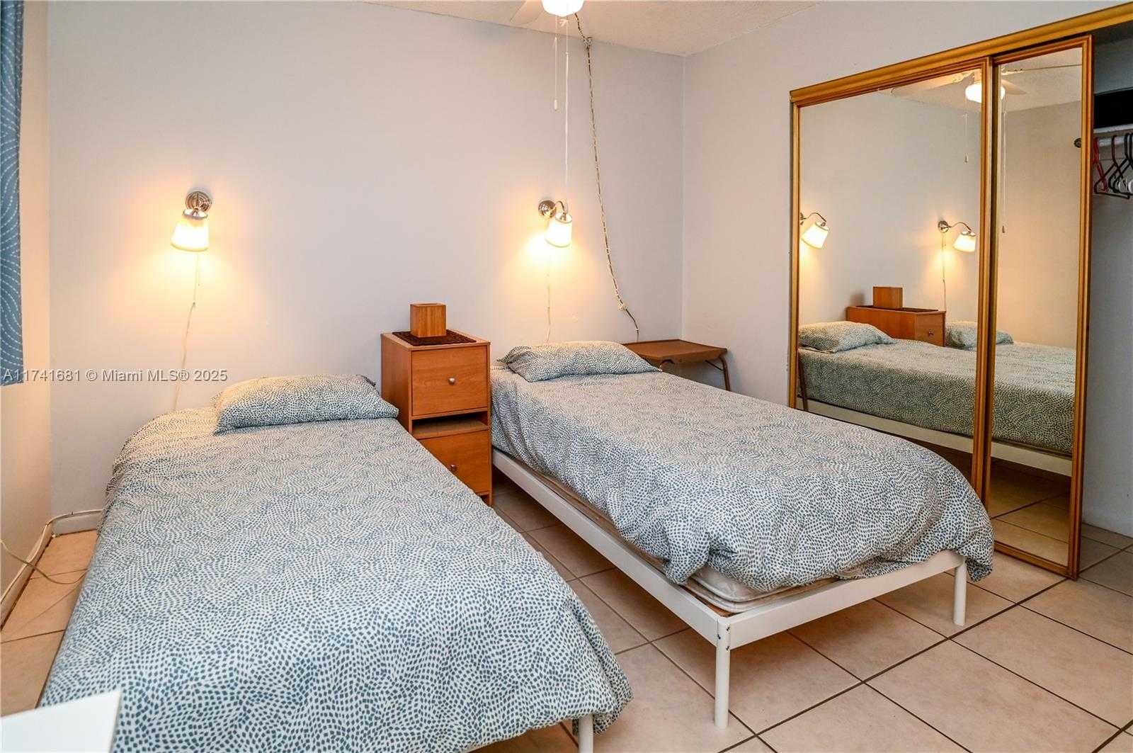 Small Image of 2145 PIERCE ST #102, Hollywood Number 22