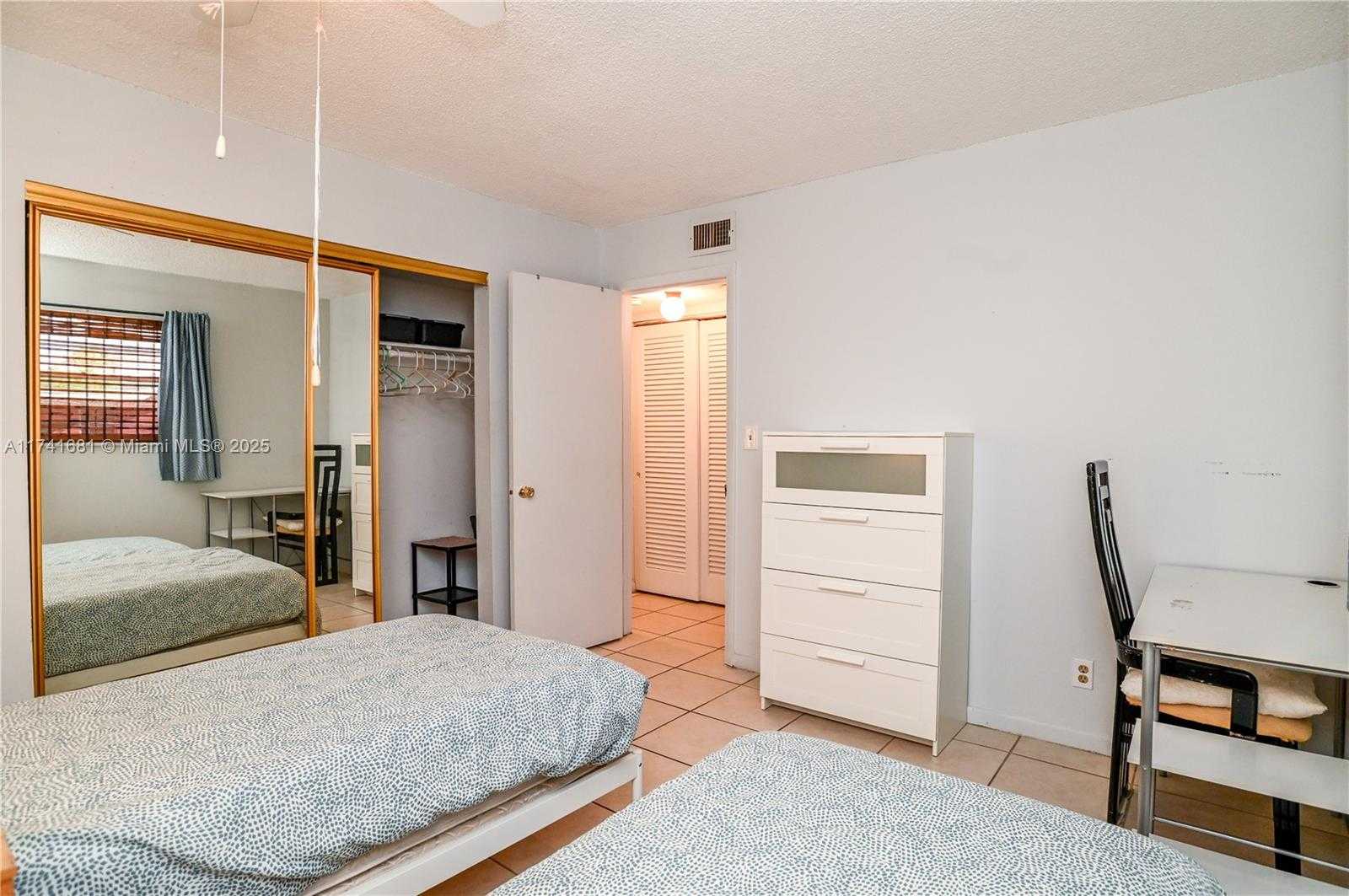 Small Image of 2145 PIERCE ST #102, Hollywood Number 24