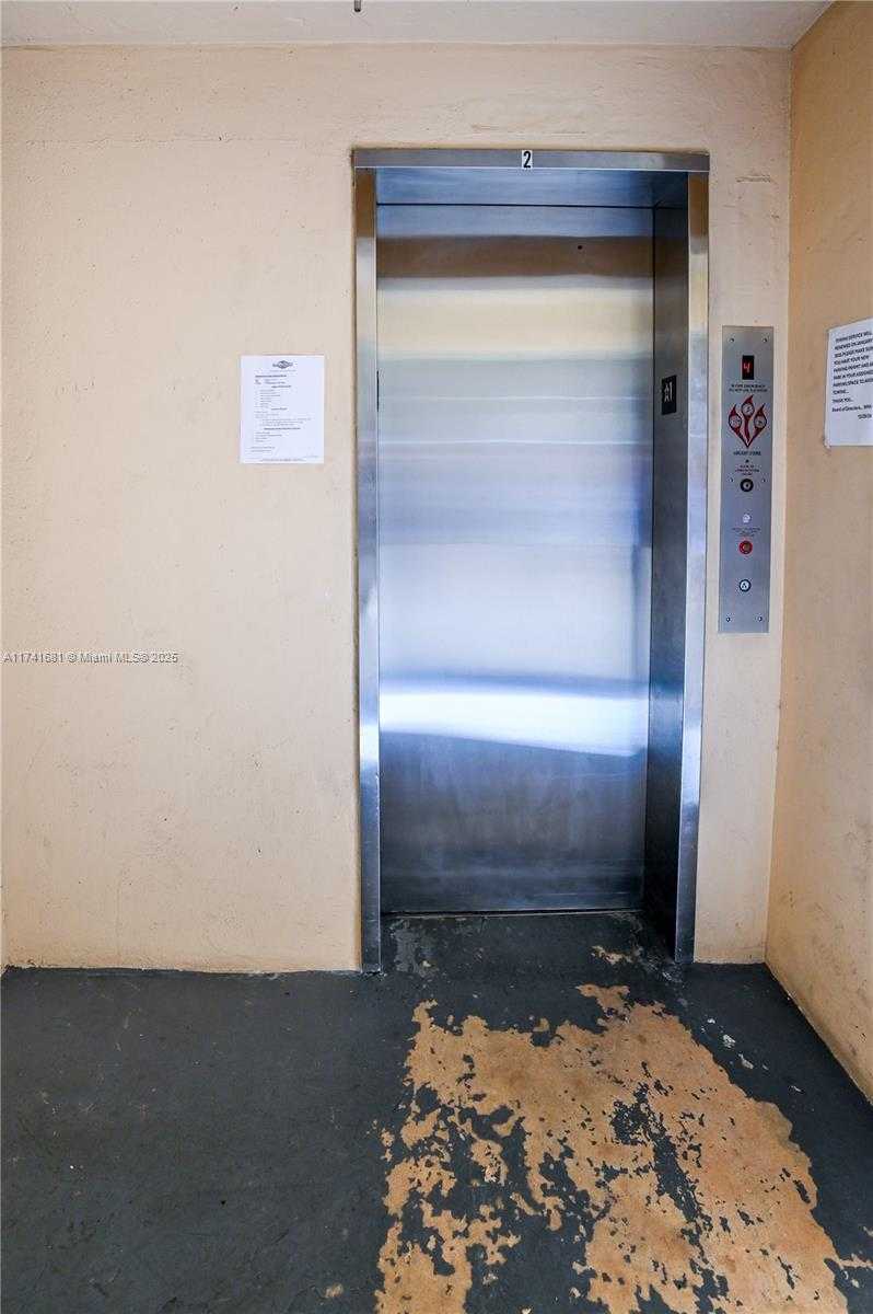 Small Image of 2145 PIERCE ST #102, Hollywood Number 30