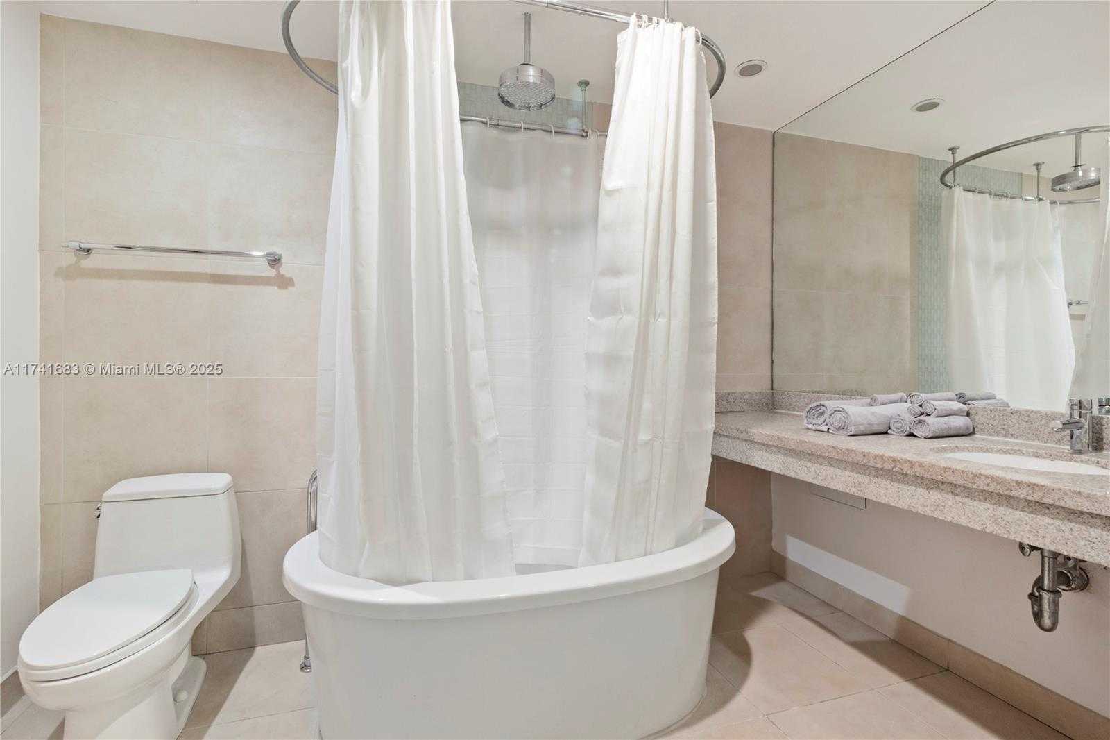 Small Image of 1036 OCEAN DR #B204, Miami Beach Number 12