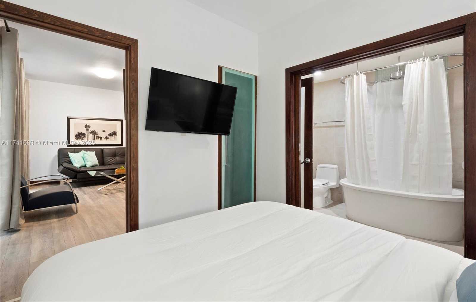 Small Image of 1036 OCEAN DR #B204, Miami Beach Number 13