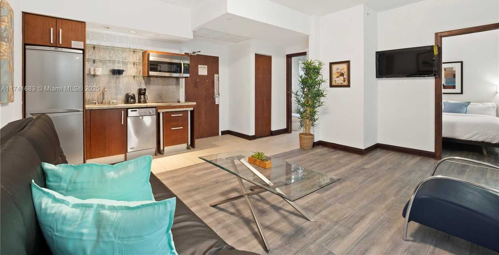 Small Image of 1036 OCEAN DR #B204, Miami Beach Number 2