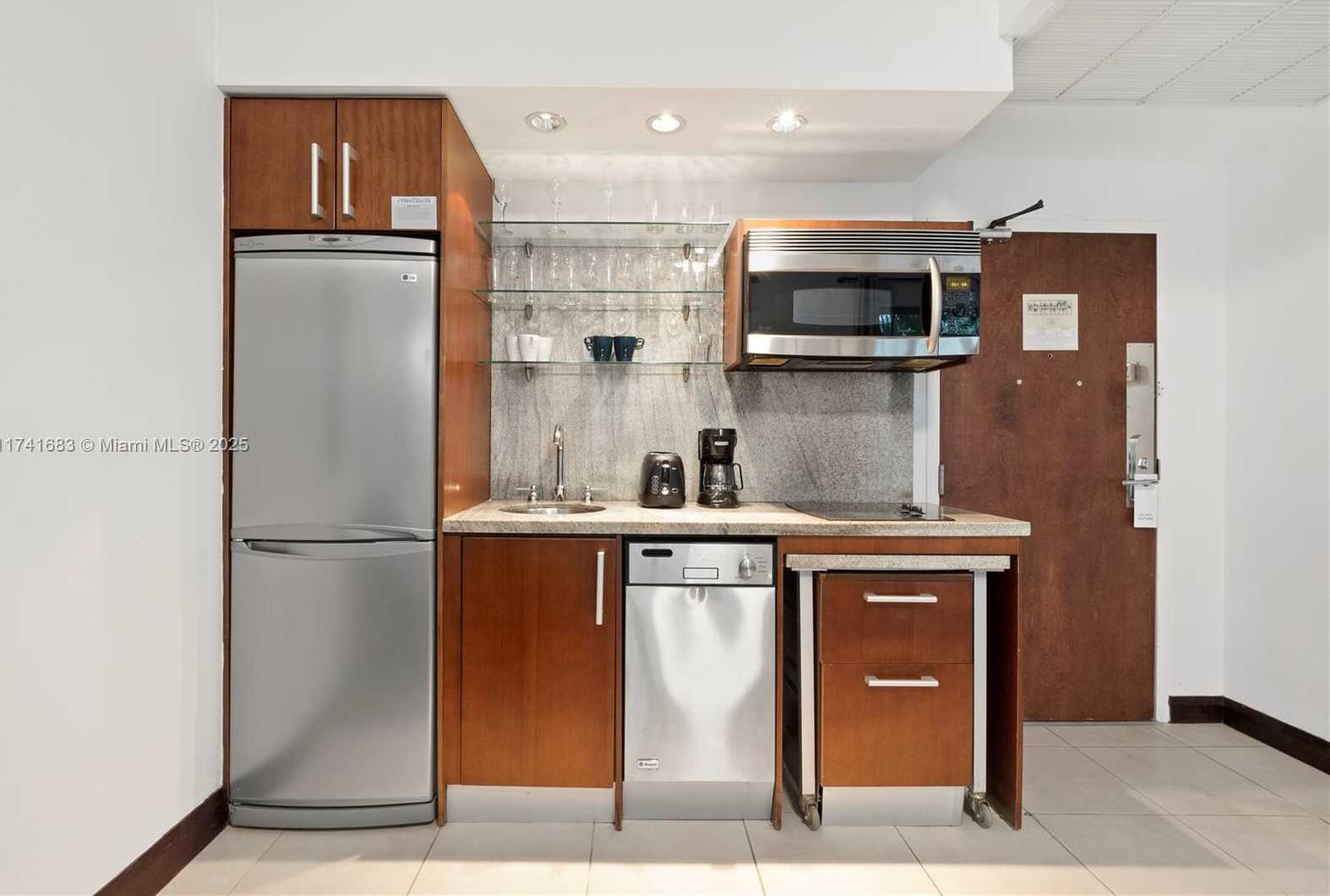 Small Image of 1036 OCEAN DR #B204, Miami Beach Number 6