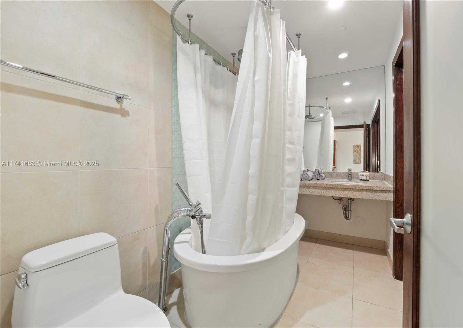 Small Image of 1036 OCEAN DR #B204, Miami Beach Number 9