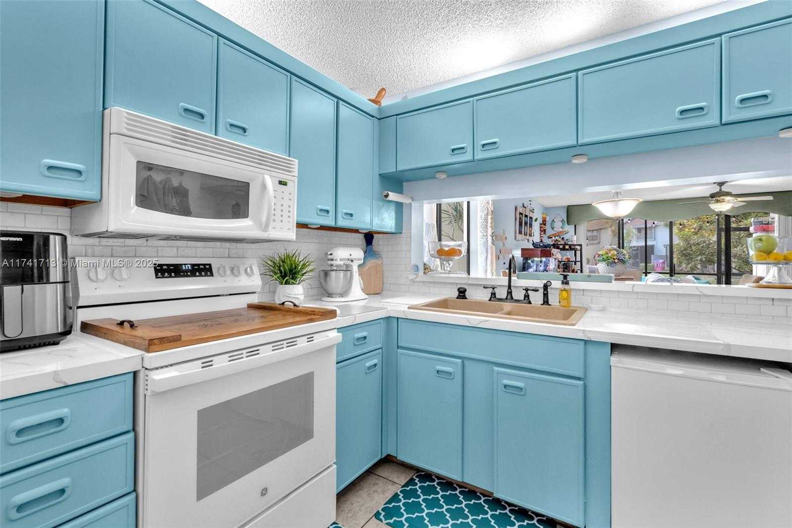 Small Image of 4552 CARAMBOLA CIR S #27247, Coconut Creek Number 11