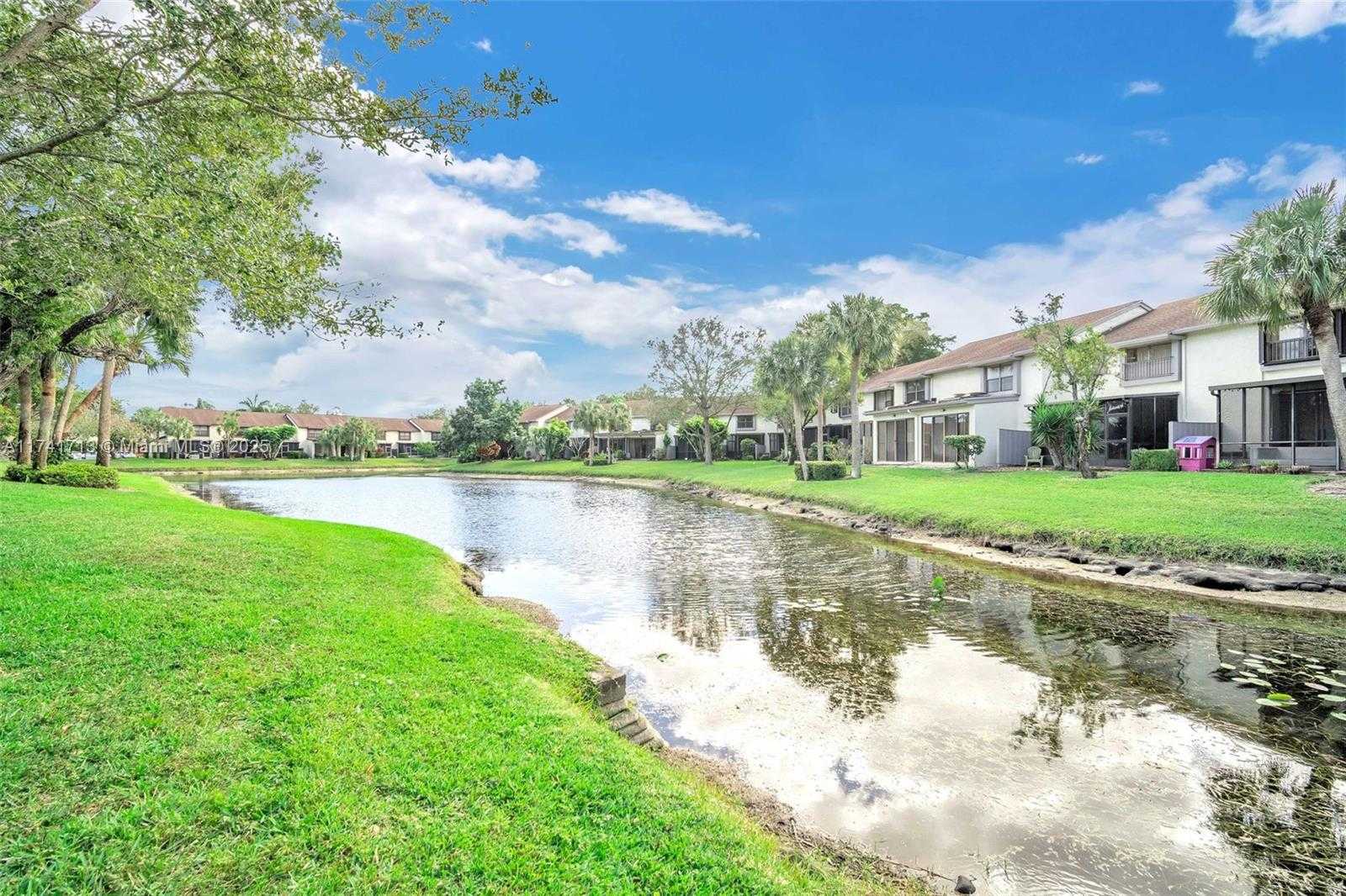 Small Image of 4552 CARAMBOLA CIR S #27247, Coconut Creek Number 25