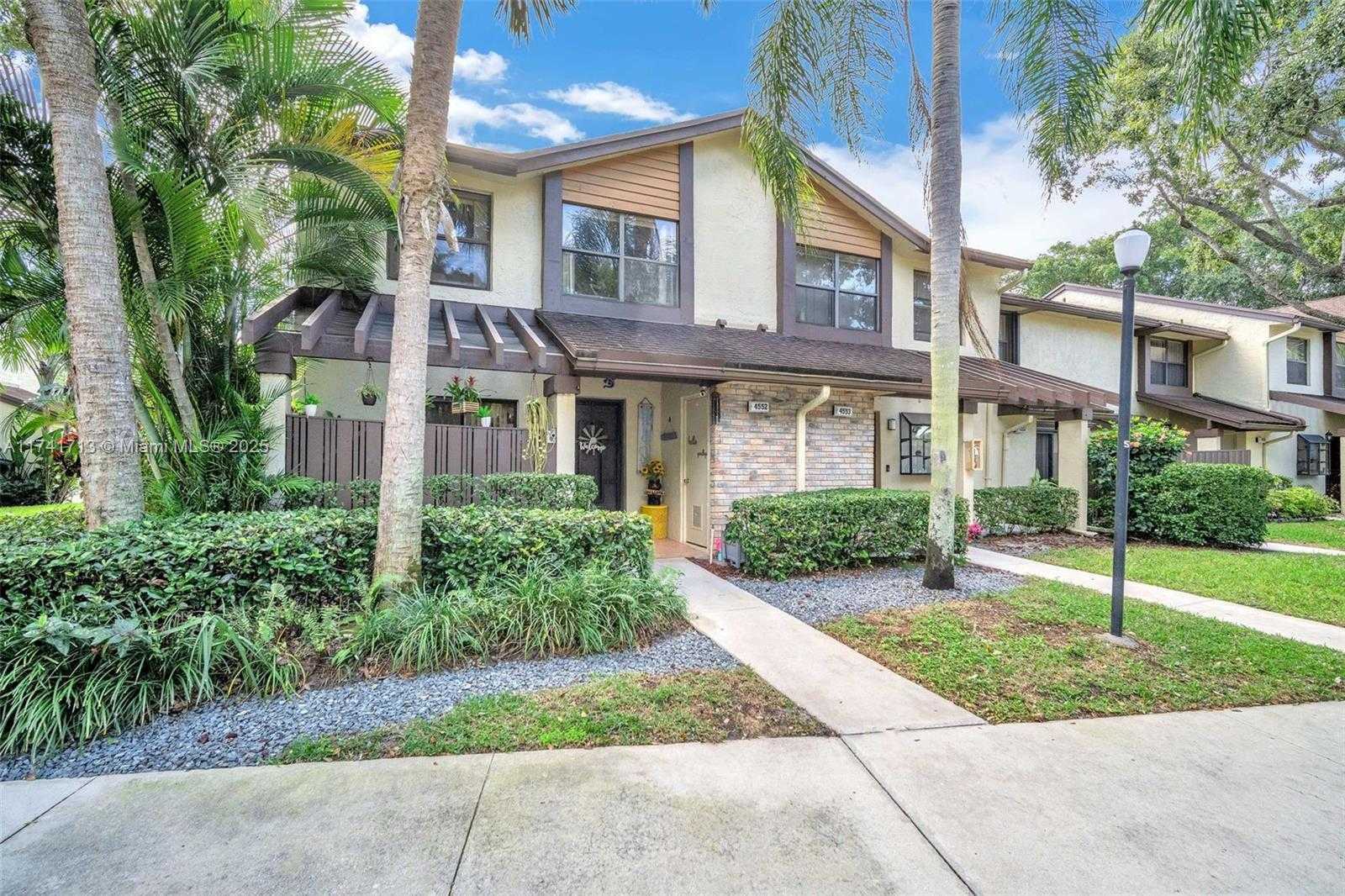Small Image of 4552 CARAMBOLA CIR S #27247, Coconut Creek Number 30