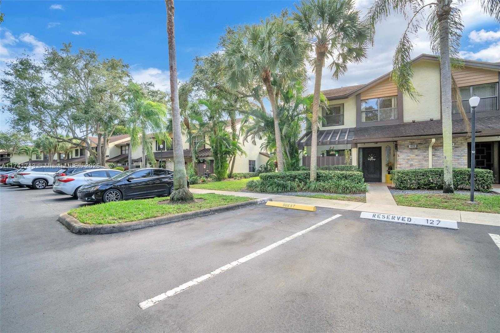 Small Image of 4552 CARAMBOLA CIR S #27247, Coconut Creek Number 32